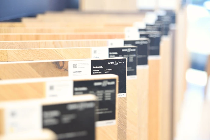 Échantillons de sols BerryAlloc avec finitions bois pour parquet et stratifié chez les Parquets du monde