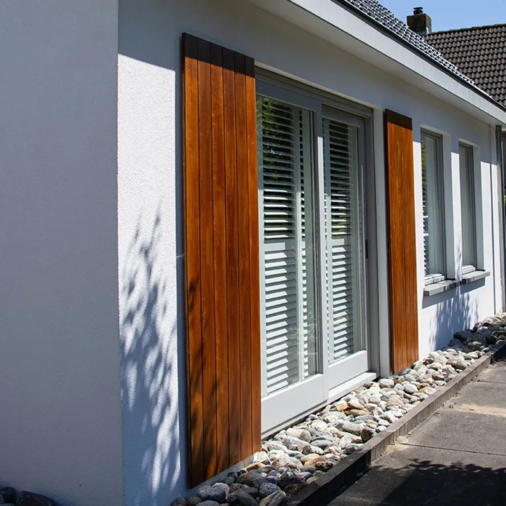 OSMO 428 huile protectrice UV Extra cèdre (4).webp